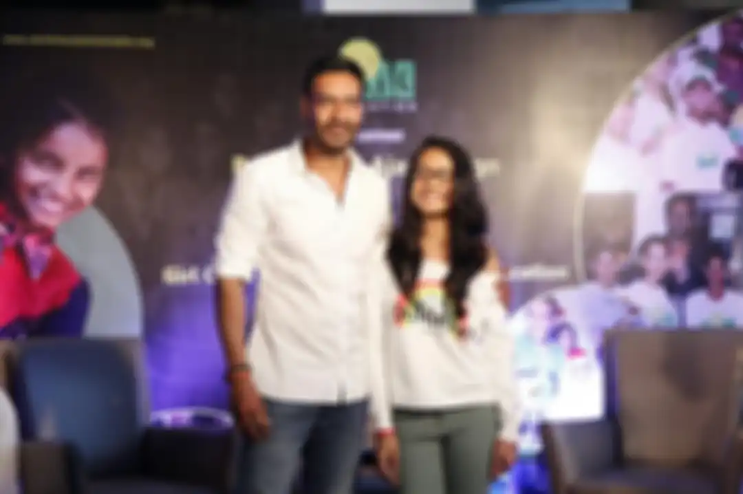 Putri Kajol, Nysa Devgan dan ayahnya, Ajay Devgan