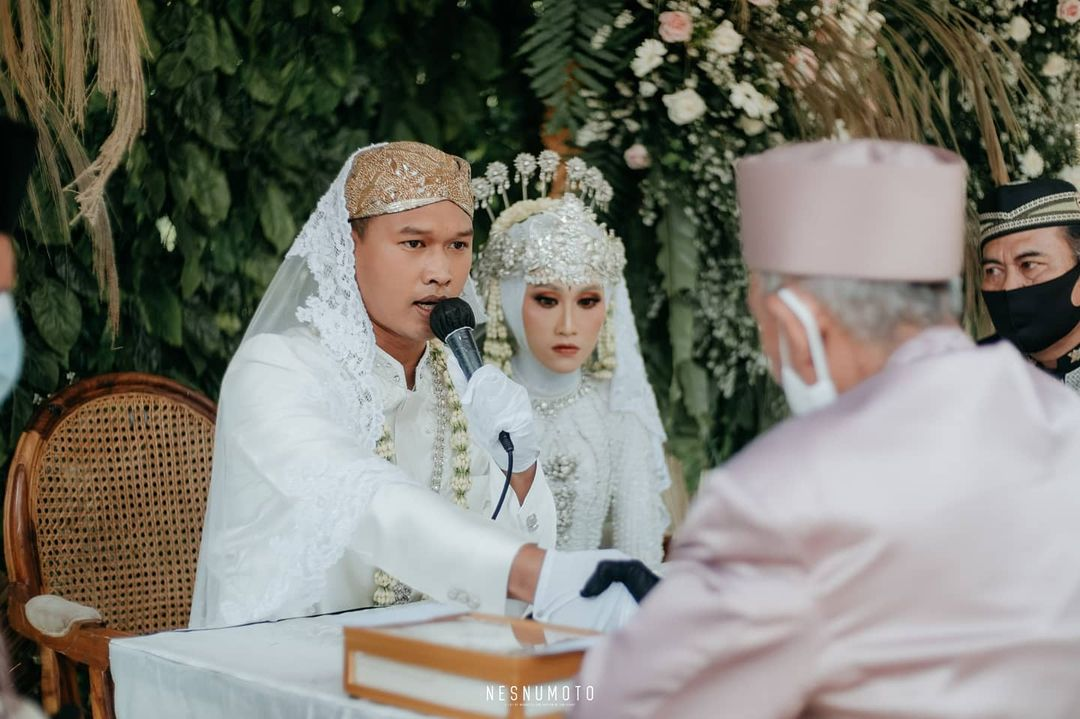 Imas Meilani istri kopilot pesawat TNI AL yang gugur tulis doa sederhana usai dinikahi Letda Dendy Kresna Bhakti. Foto sosoknya dibanjiri doa.