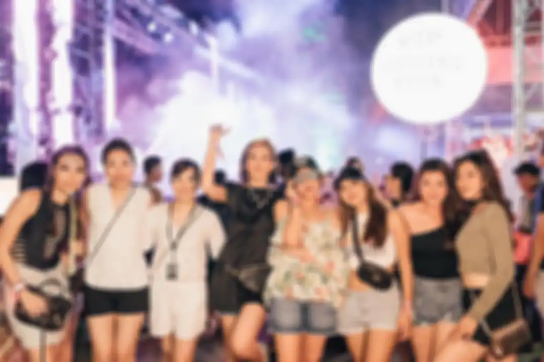 Berusia 20 Tahun, Gaya Seksi Aurel Hermansyah dengan Hot Pants Stylish Banget ! - Seksi Saat Nonton DWP
