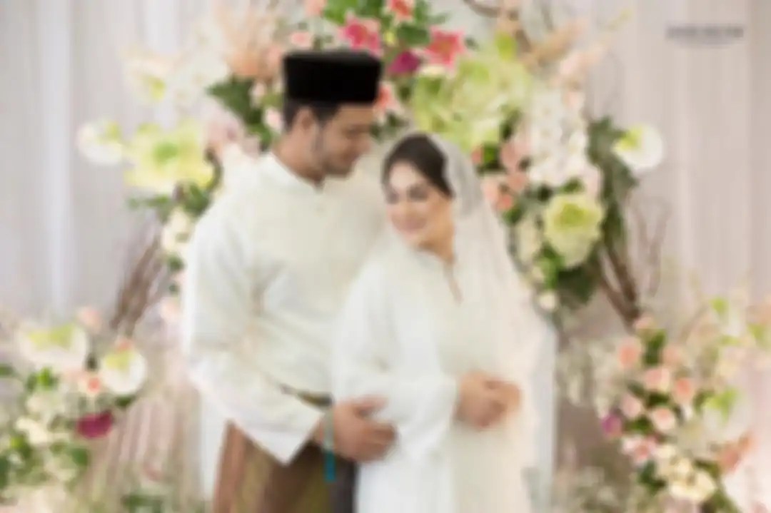 Penampilan serba putih Ammar Zoni dan Irish Bella saat pengajian menjelang pernikahan