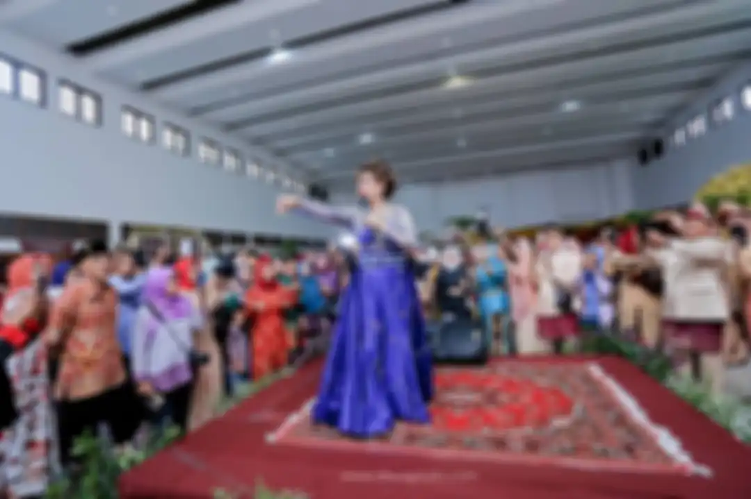  Foto Dorce Gamalama menjadi ratu panggung di berbagai acara nikahan muncul di media sosial. Tapi, kini dunia berputar dengan cepat.