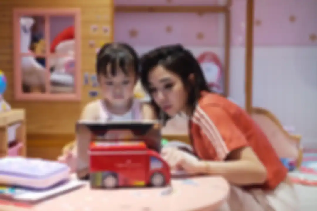 Foto Gisel mengajari Gempi sekolah daring itu diunggah Gading Marten di Instagram. Gisel dan Gading Marten diminta rujuk.