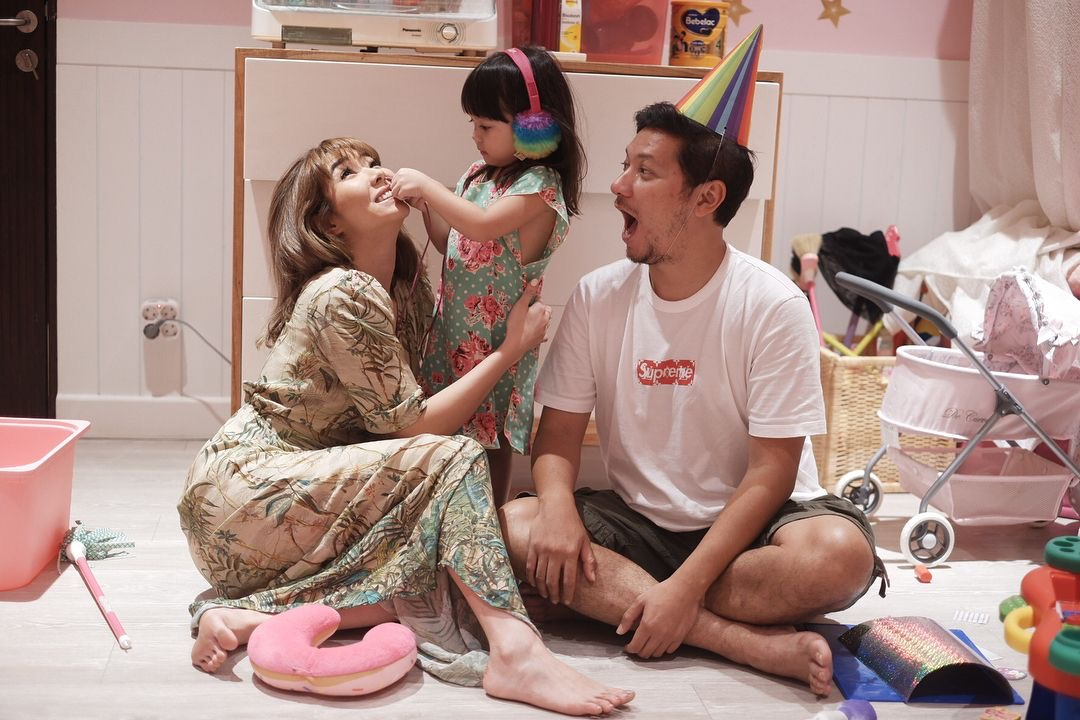 Gading Marten rupanya masih menyimpan sejumlah foto dirinya mesra dengan mantan istrinya, Gisel.