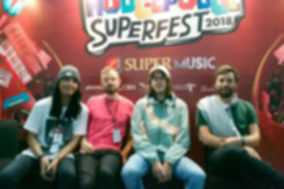 Editor HAI, Alvin (paling kiri) nampang bareng Cloud Nothings.