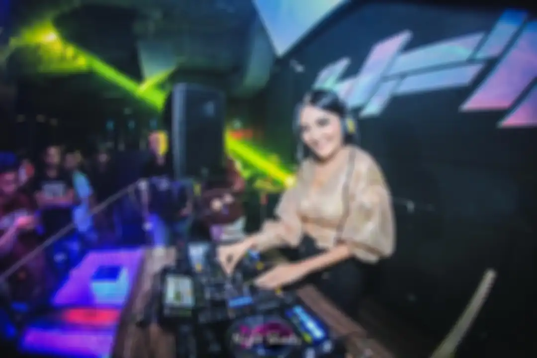 Kiki Amalia menjadi seorang DJ