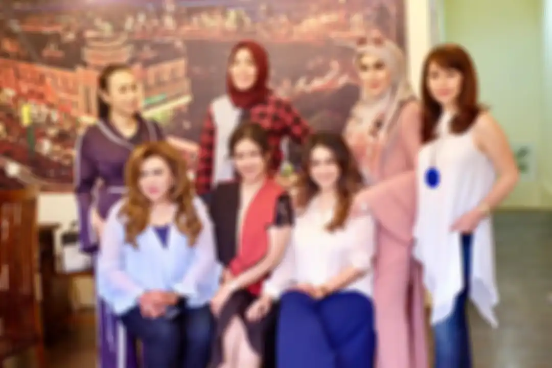 Diana Pungky bersama para sahabat