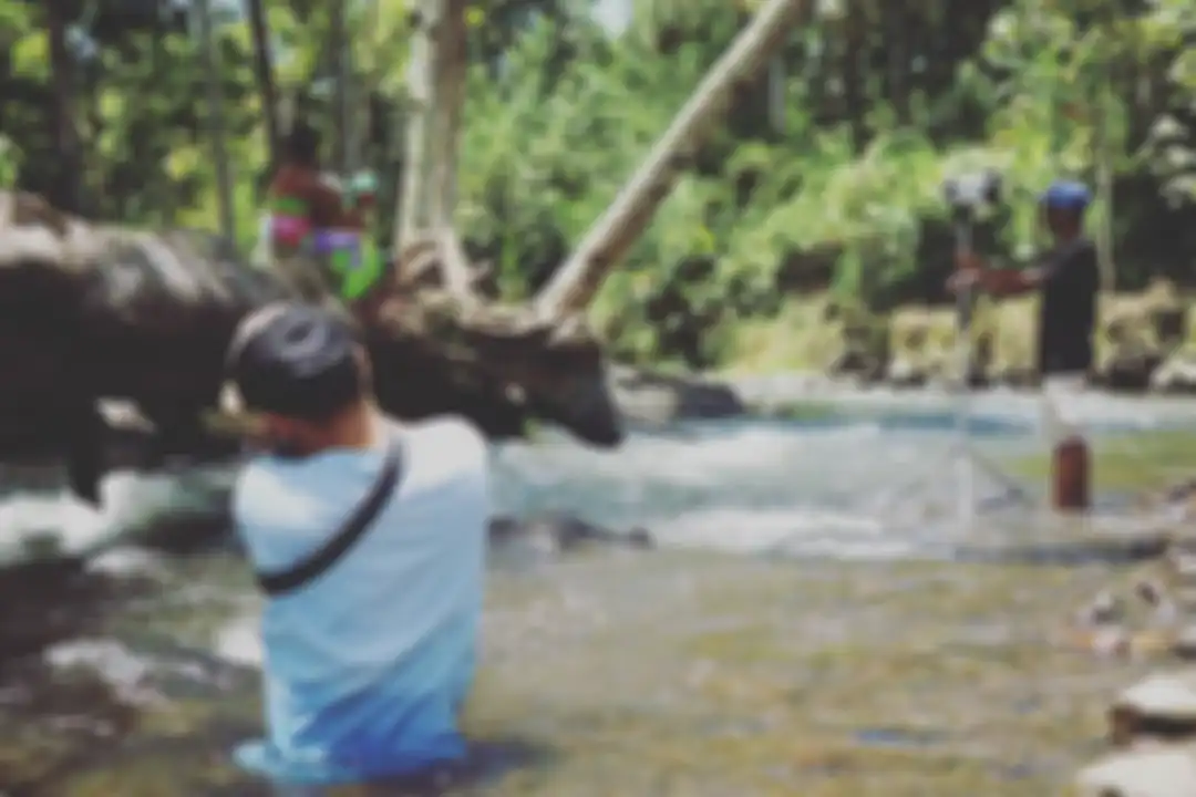 inilah sosok fotografer difabel ternama asal Banyuwangi, Achmad Dzulkarnain