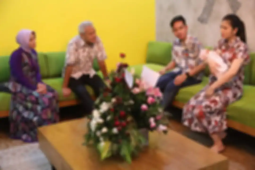 Tampilan Selvi Ananda saat dijenguk oleh Ganjar Pranowo