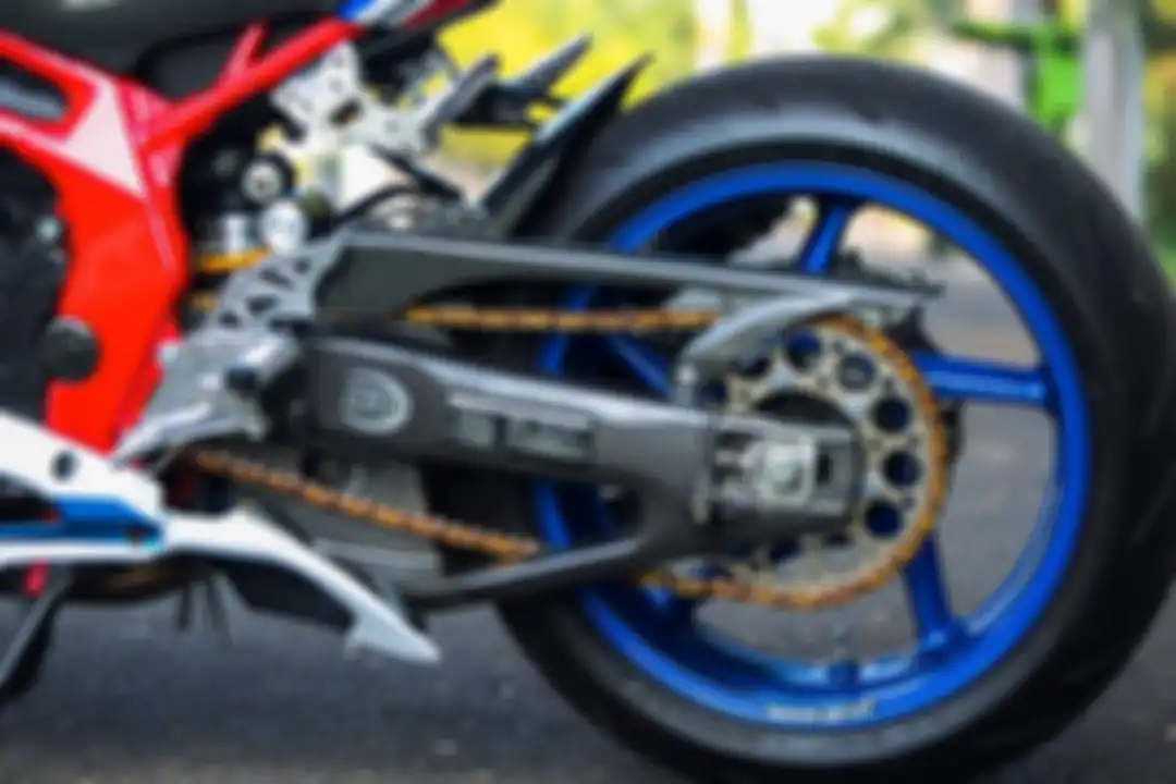Makin terlihat gambot, Honda CBR250RR pakai swing arm Yamaha YZF-R1!