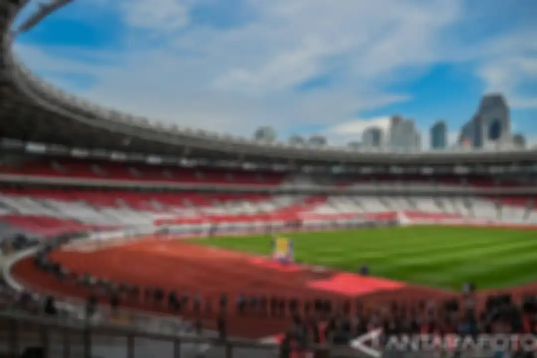 Warga mengantri untuk mengikuti vaksinasi COVID-19 massal di Stadion Utama Gelora Bung Karno, Senayan, Jakarta, Sabtu (26/6/2021).⁣ Lakukan 5 hal ini usai disuntik vaksin Covid-19.