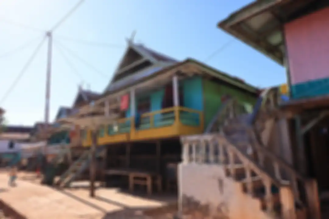 Kampung nelayan yang menghuni Pulau Papagarang. Pulau cantik ini termasuk lokasi wisata cantik di Taman Nasional Komodo.
