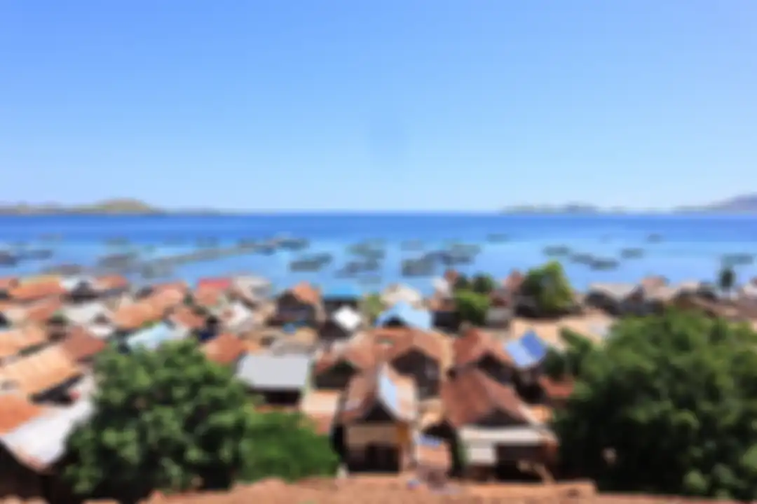 Kampung nelayan yang menghuni Pulau Papagarang. Pulau cantik ini termasuk lokasi wisata cantik di Taman Nasional Komodo.