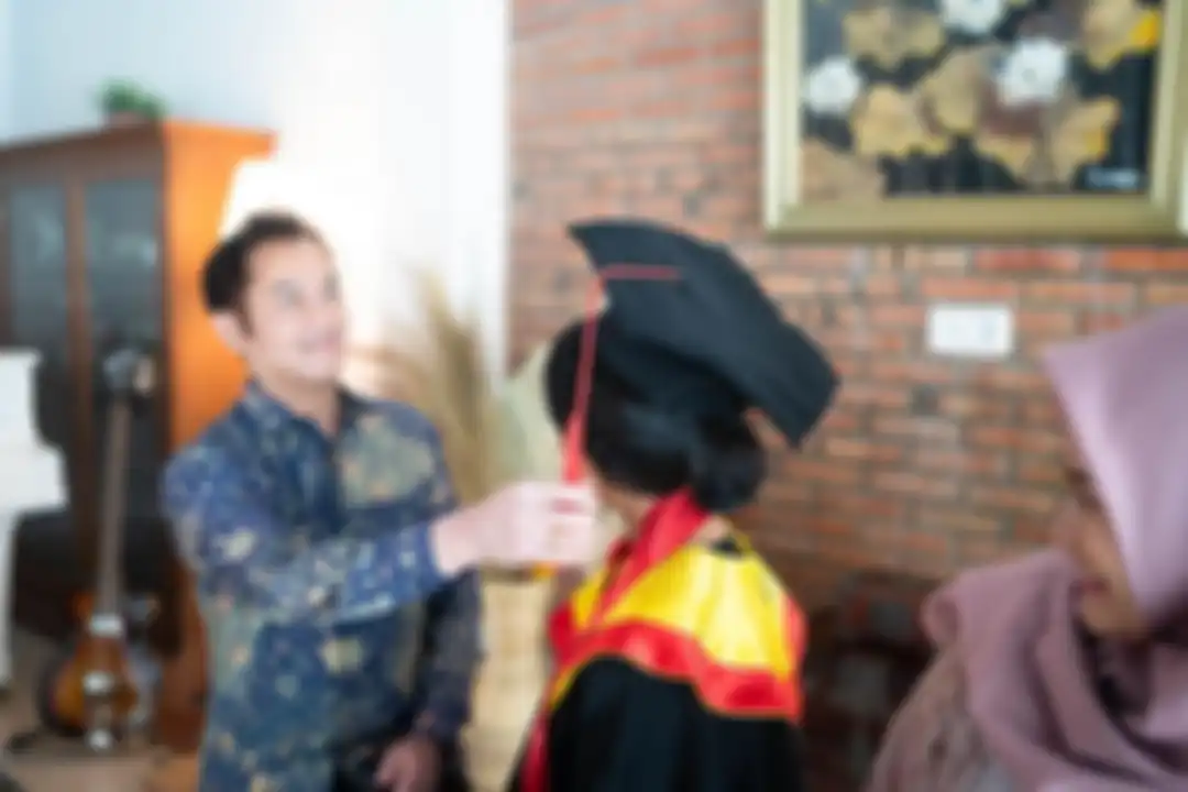 Foto wajah tegang Aldi Bragi saat berada di sisi Ikke Nurjanah menuai komentar di akun Instagram putri sulungnya. 
