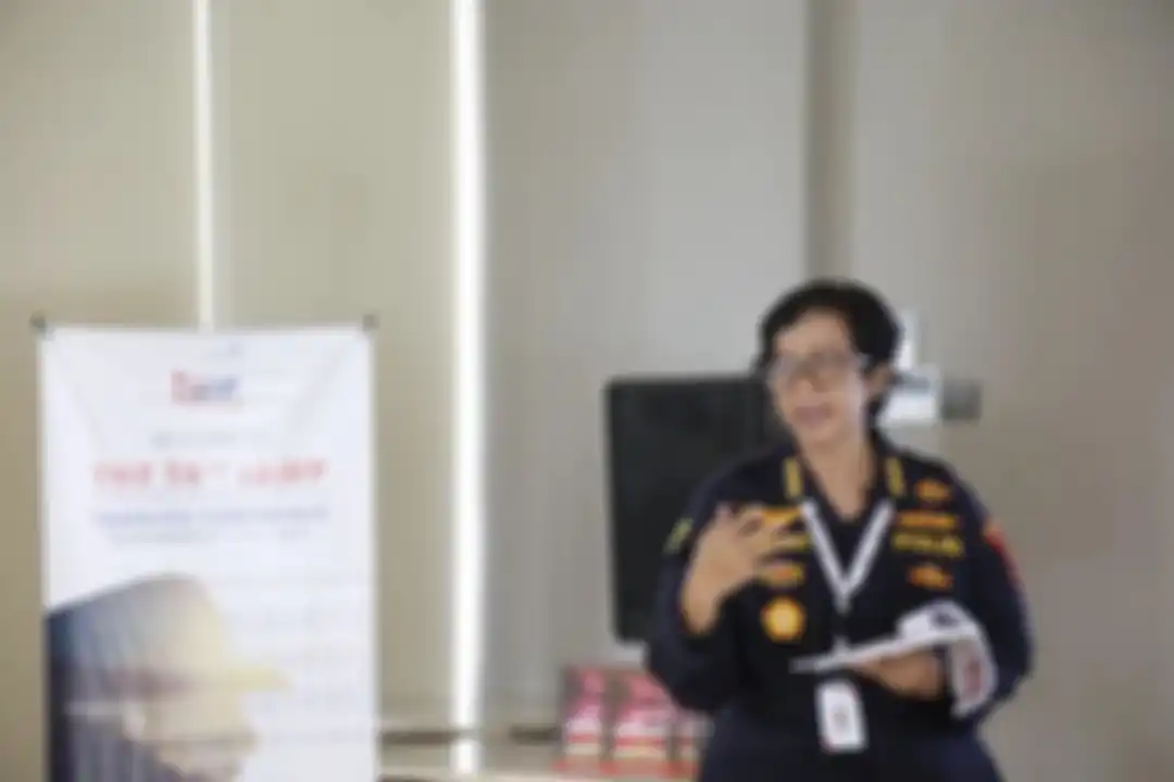 Foto ahli forensik Polri, dokter Sumy Hastry Purwanti bareng polisi wanita (polwan) yang tampak gagah bikin bangga netizen