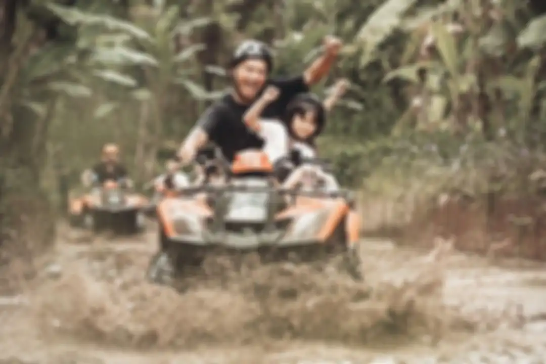 Dalam foto di Instagram, Gading Marten memamerkan kekompakannya bersama Gempi. Komentar Gisel malah bikin baper.