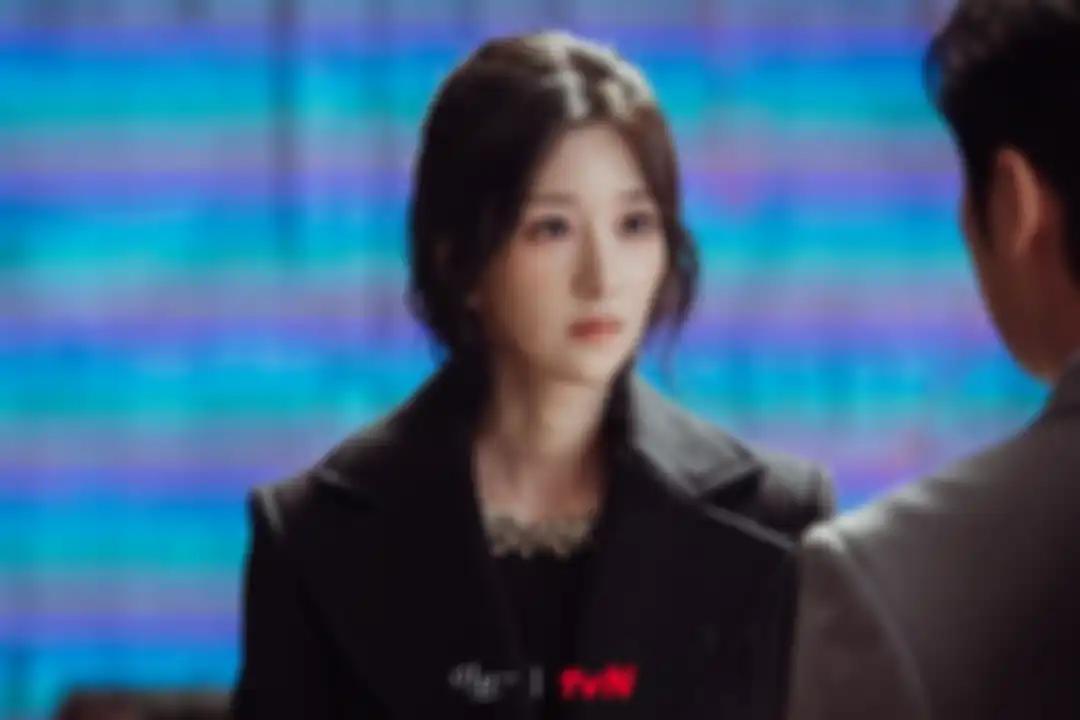 Gaya Seo Ye Ji - Elegan serba hitam