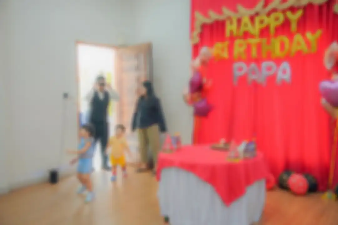 Momen perayaan ultah suami Kahiyang Ayu. 