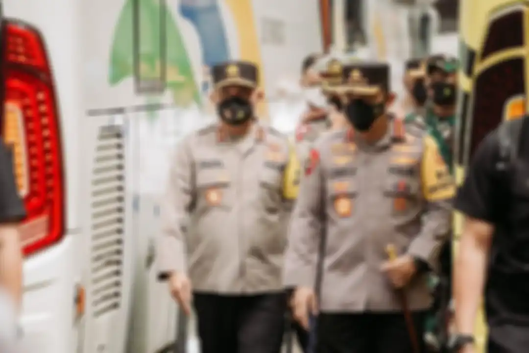 Irjen Fadil Imran terus diusik dari jabatannya. Terlebih lagi, sahabatnya sudah dicopot dari komandan tim elite Polri. Foto Kapolda Metro dikomentari.