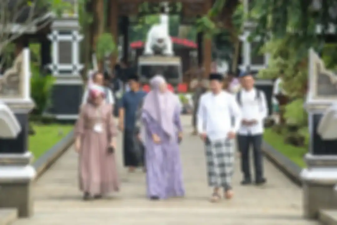 Bupati Purwakarta memberikan klarifikasi soal pacar baru. Istri Dedi Mulyadi sengaja tutup kolom komentar foto Instagram. 