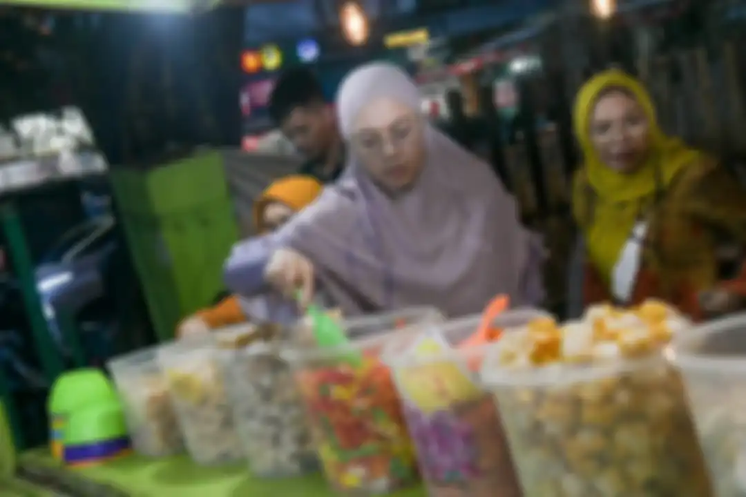 Bupati Purwakarta memberikan klarifikasi soal pacar baru. Istri Dedi Mulyadi sengaja tutup kolom komentar foto Instagram. 