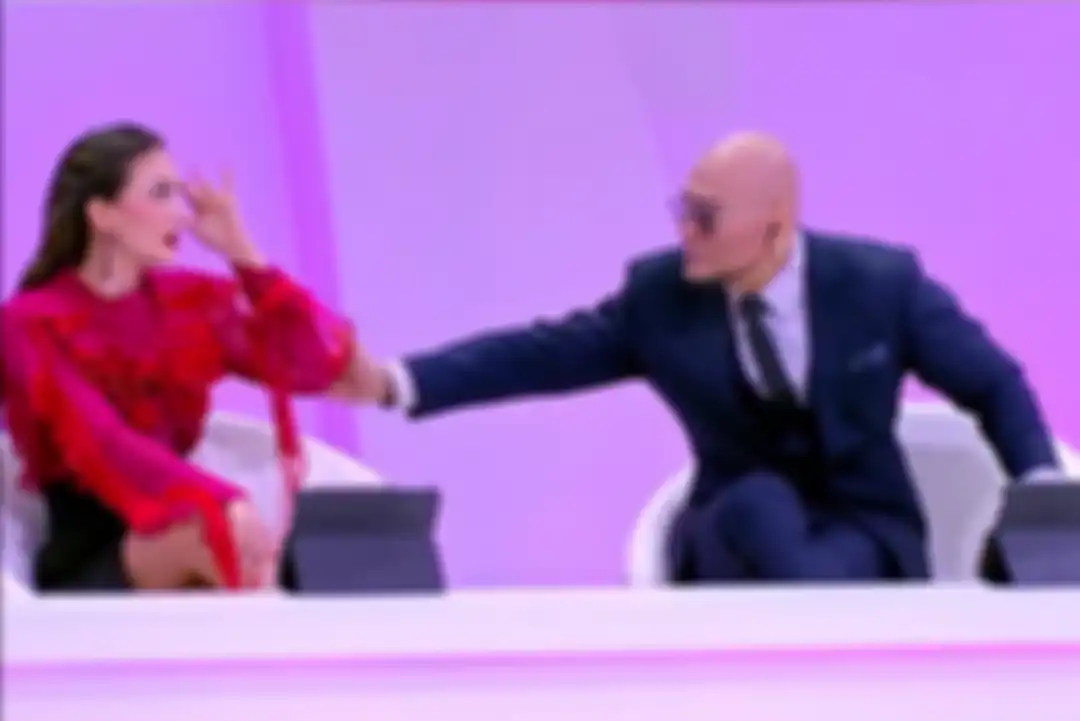 Deddy Corbuzier dan Luna Maya dikritik oleh netizen setelah dianggap mengejek peserta Indonesia Next Top Model, Ilene, ketika menceritakan eating disorder yang pernah dialaminya.