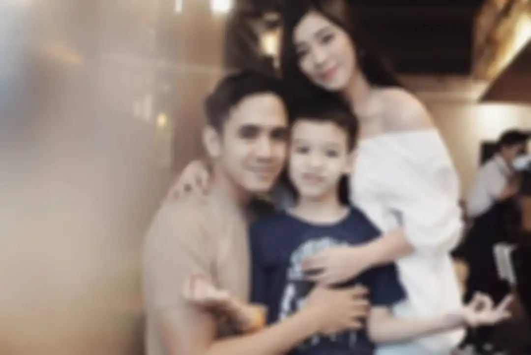 Ananda Soebandono juga sempat mengunggah foto dirinya merayakan Natal pertama bersama istri keduanya, Sasha Rachel.