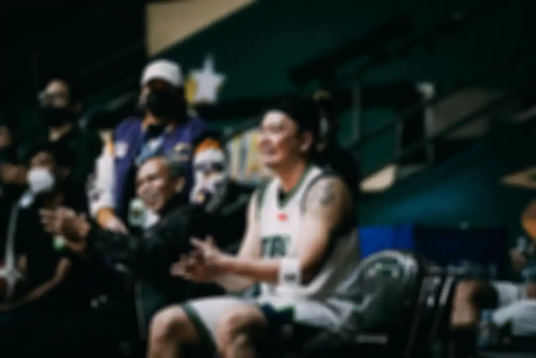 Wijin tampaknya benar-benar sudah move on dari Gisel. Dia terlihat asyik main basket bareng Raffi Ahmad. Foto ini jadi buktinya. 
