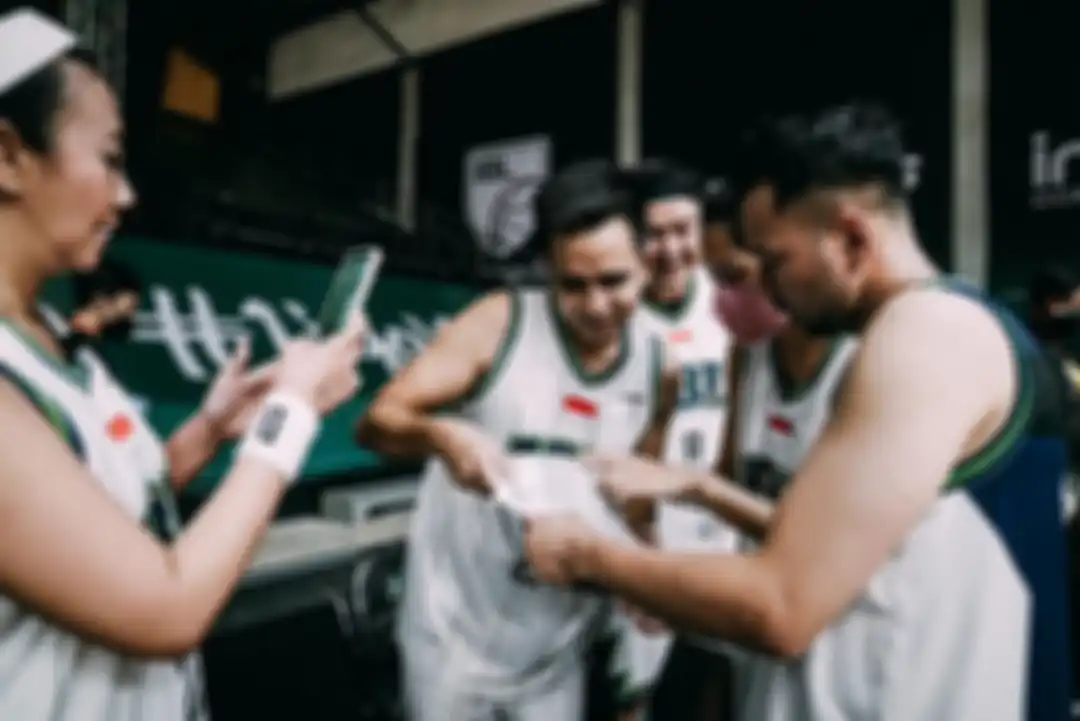Wijin tampaknya benar-benar sudah move on dari Gisel. Dia terlihat asyik main basket bareng Raffi Ahmad. Foto ini jadi buktinya. 