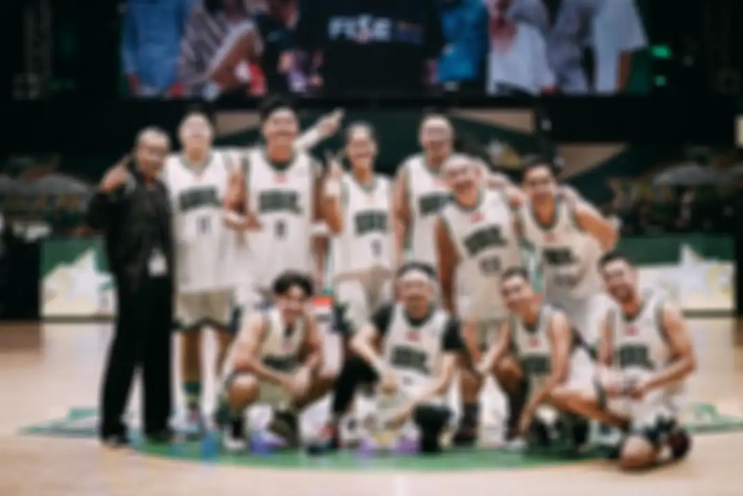 Wijin tampaknya benar-benar sudah move on dari Gisel. Dia terlihat asyik main basket bareng Raffi Ahmad. Foto ini jadi buktinya. 