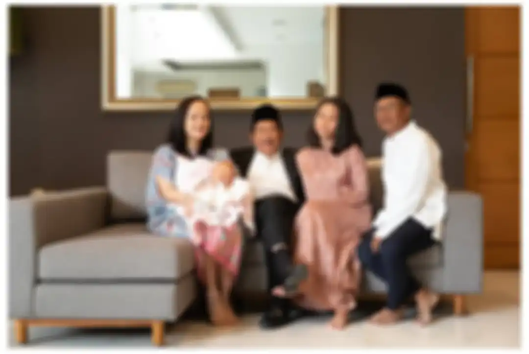 Kebersamaan istri baru Edwin Abeng bersama putri tirinya saat lebaran bersama keluarga