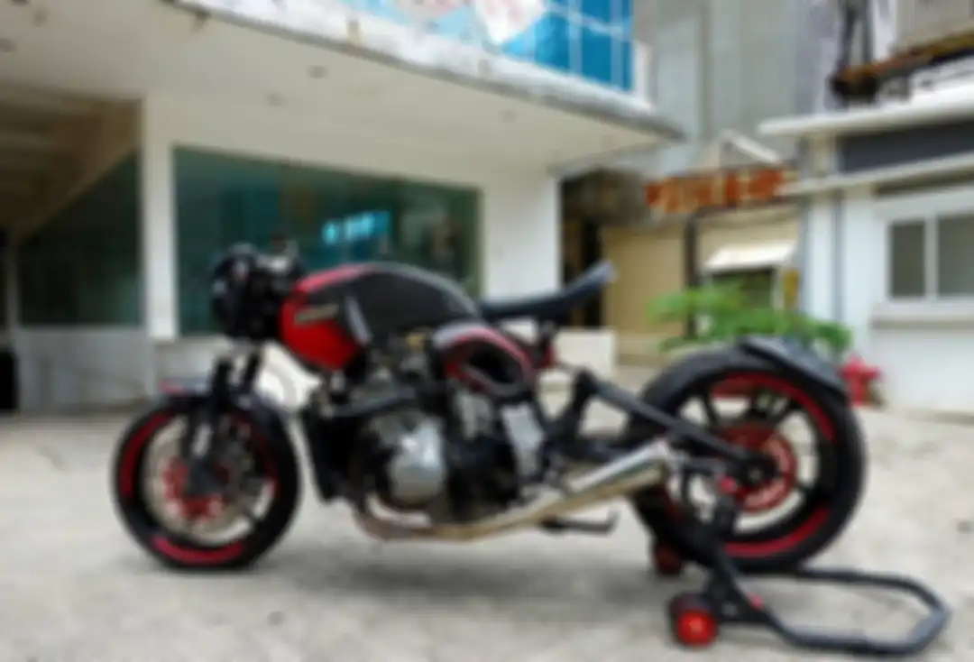 Yamaha R6 ini bergaya cafe racer bobber milik Ardi Bakrie.