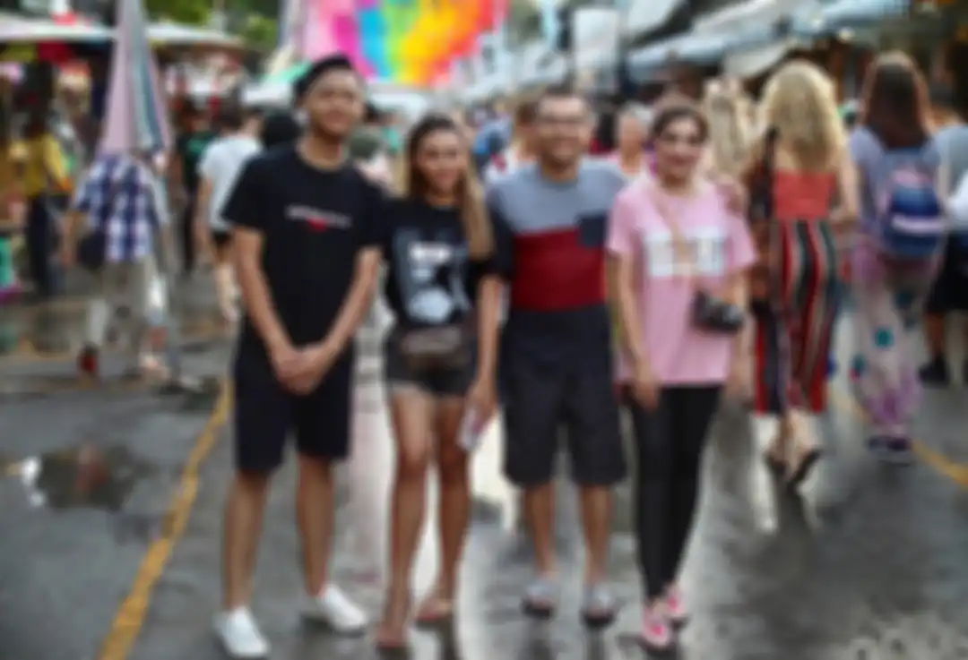 Berusia 20 Tahun, Gaya Seksi Aurel Hermansyah dengan Hot Pants Stylish Banget ! - Seksi dengan Hot Pants Saat Liburan