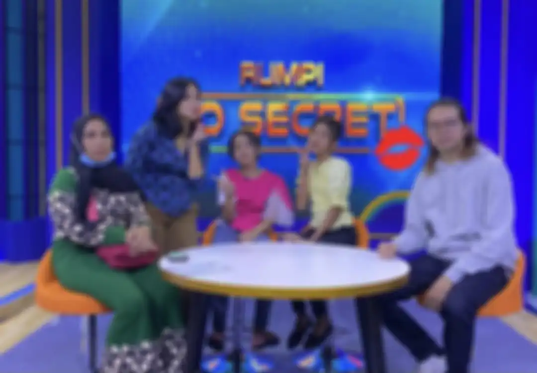 Elin pengamen cantik bikin jatuh hati netizen. Ini jawaban Elin yang bikin bapak-bapak kicep gegara dipaksa jadi anak angkat. 