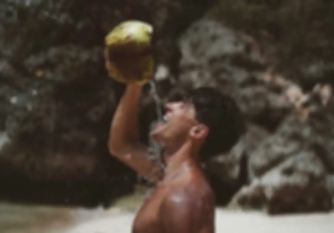 5 Orang yang Nggak Boleh Minum Air Kelapa Muda, Duh Padahal Seger dan Berkhasiat!