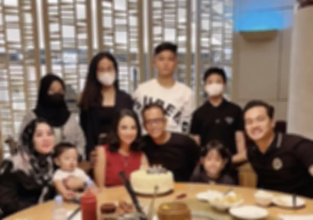 Sebelum meninggal dunia, istri Bibi Andriansyah mengakui ingin punya status ini.  Hubungan Vanessa Angel dengan sang ayah terus membaik.