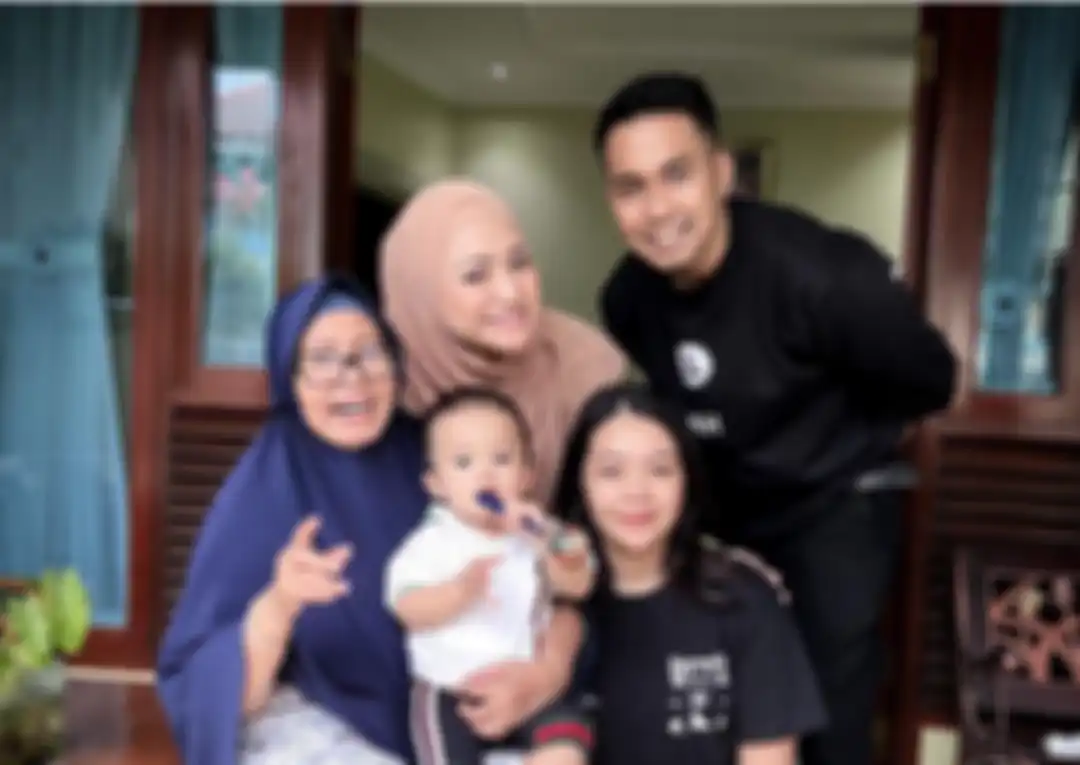 Kedekatan Nathalie Holcher dengan keluarga mantan kekasih