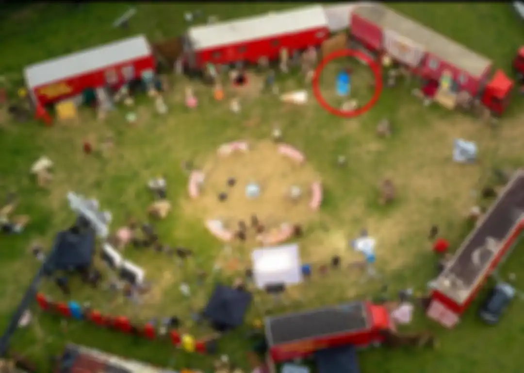 Box biru di set video Harry Styles
