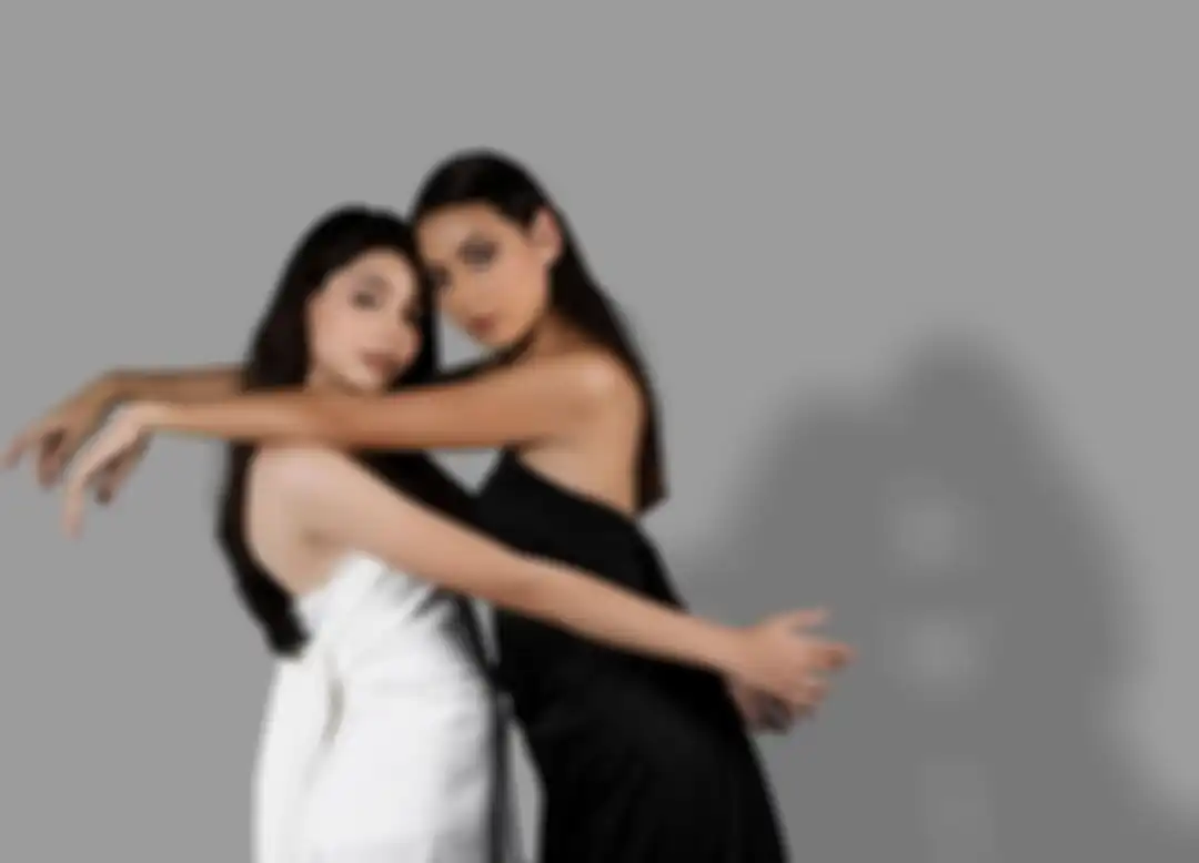Foto Lea Ciarachel (kiri), artis 15 tahun yang memberi reaksi tak terduga usai adegan ranjangnya di Suara Hati Istri picu kontroversi.