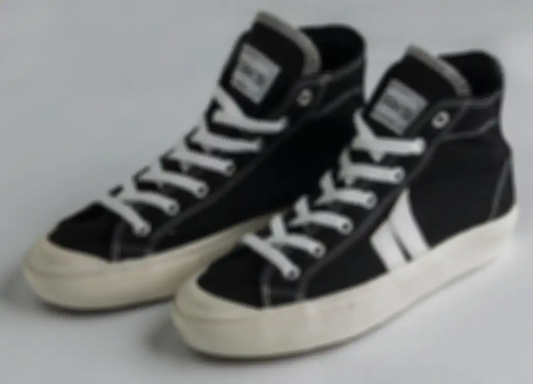 Sneakers High Hitam Putih Dorks