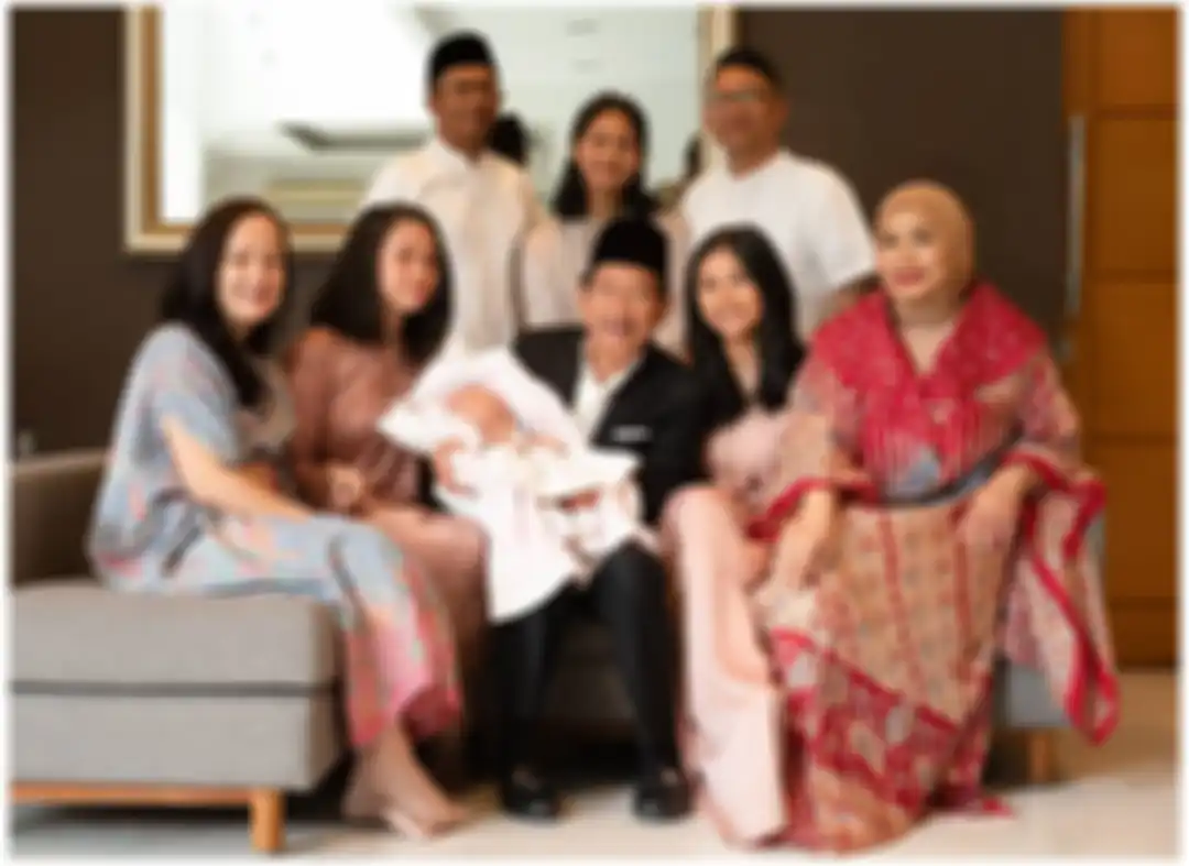 Kebersamaan istri baru Edwin Abeng bersama putri tirinya saat lebaran bersama keluarga