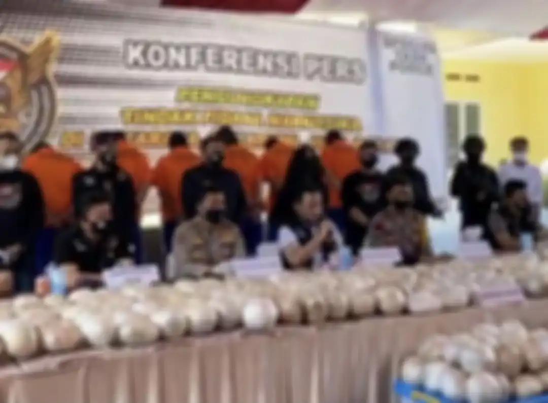 Aksi Irjen Ferdy Sambo memimpin Satgassus Merah Putih yang dibentuk Kapolri disebut bikin cemburu sesama polisi. Foto sang jenderal dikulik.