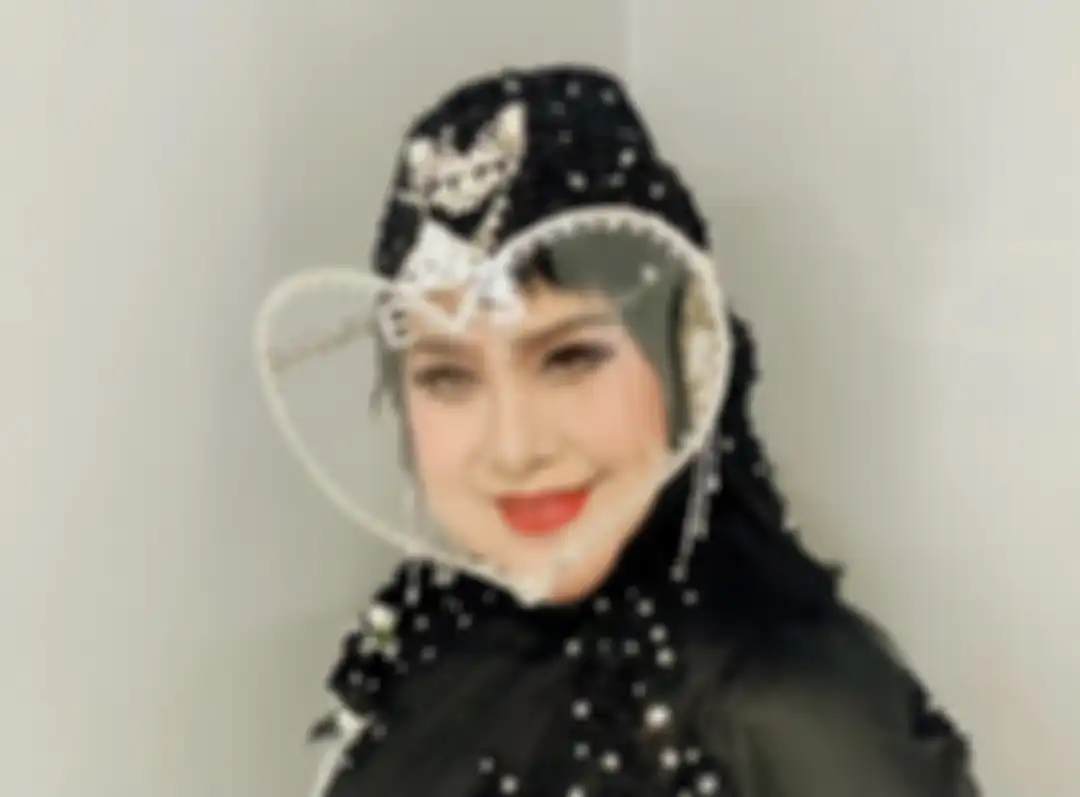 Umi Elvy Sukaesih mengunggah foto bareng almarhumah sosok tercinta yang lebih pulang ke Rahmatullah.