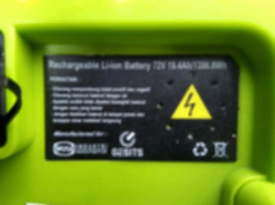 Gesits dibekali sebuah baterai Li-ion 72 V, 19,4 Ah sebagai sumber dayanya