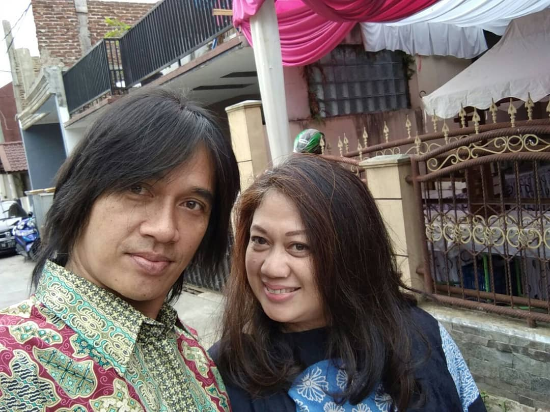 Agung Hercules semasa sehat bersama istri tercinta, Mira Rahayu.