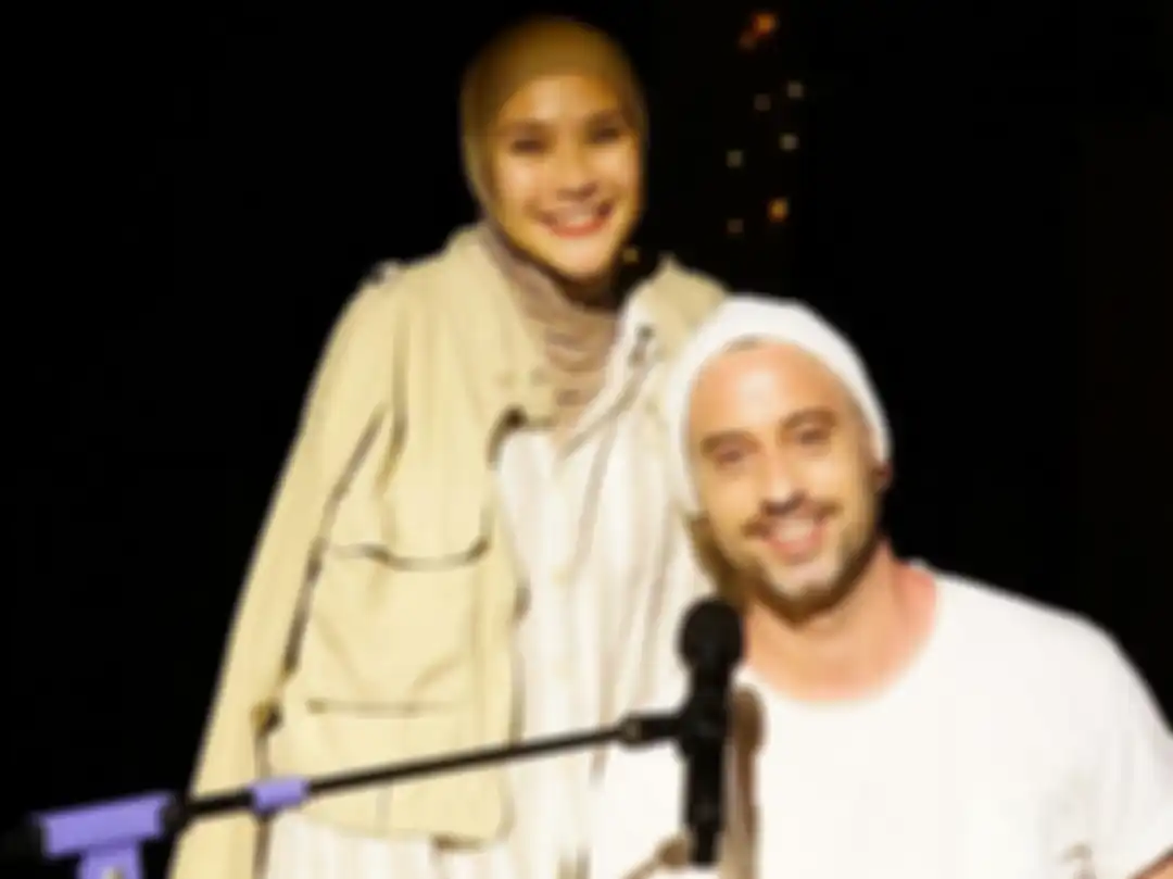 Dave Moffatt mendatangi rumah artis Zaskia Adya Mecca dan Hanung Bramantyo dalam rangka memberi kejutan di hari ulang tahun Zaskia.
