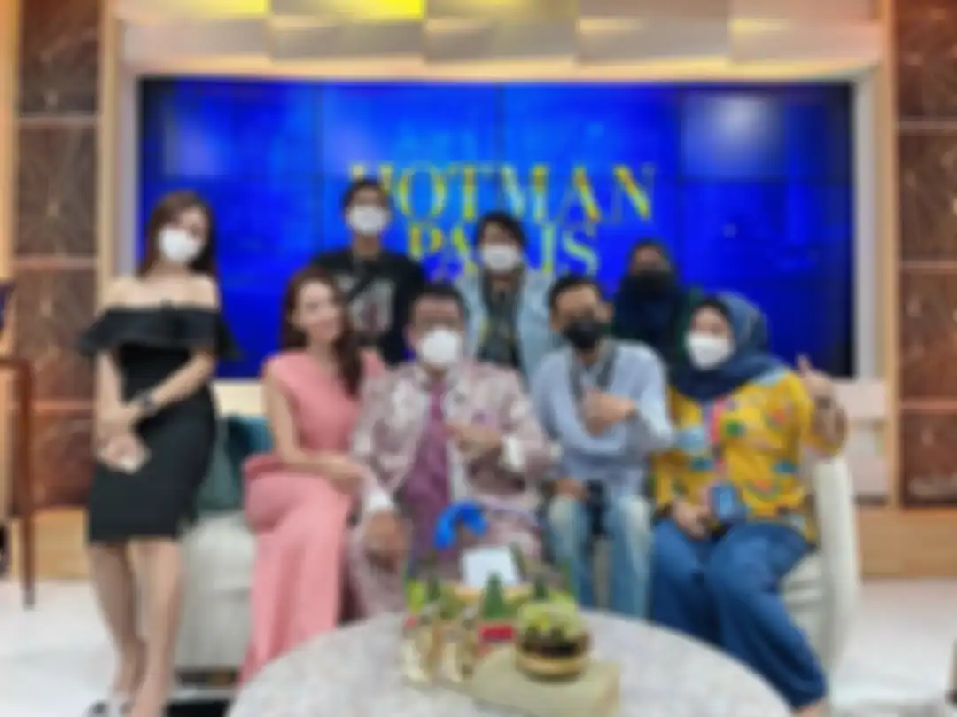 Sebelum video ceramah Ustaz Adi Hidayat yang diunggah itu, netizen dibikin buang-buang kuota saat melihat foto mantan Meriam Bellina ini diedit. 