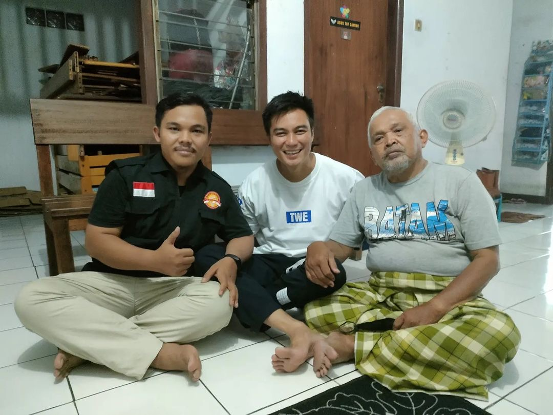 Foto kakek Suhud membalas tatapan Baim Wong dengan tawa dan canda itu langsung mendapatkan banyak respons dari netizen.
