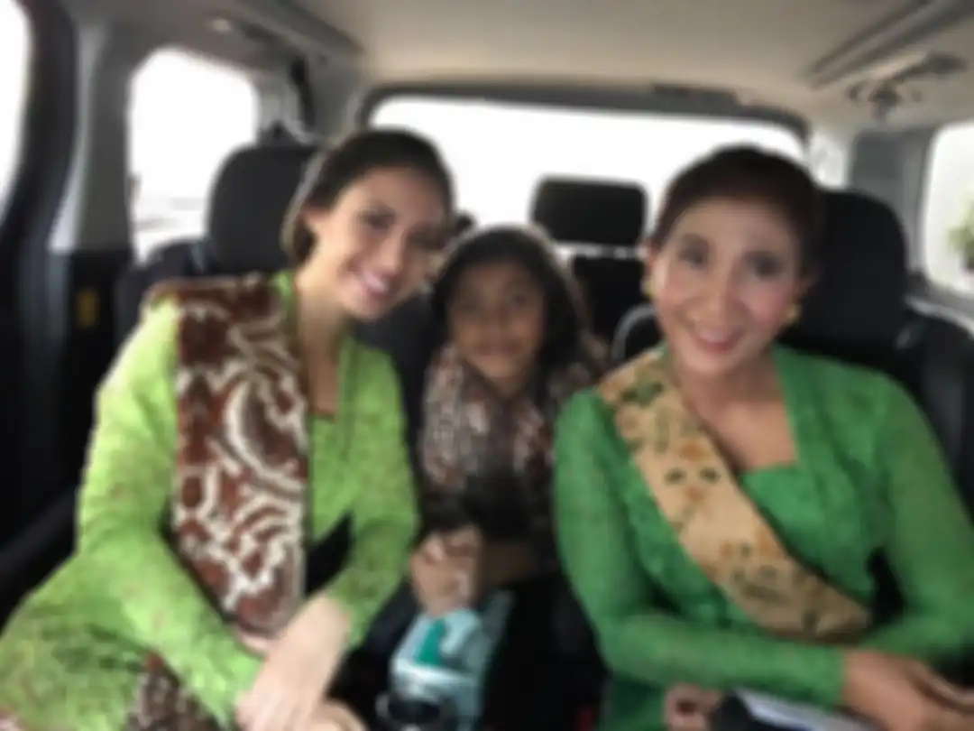 Potret Cantik Nadine Kaiser, Putri Menteri Susi Pudjiastuti yang Curi Perhatian - Anggun dengan Keba