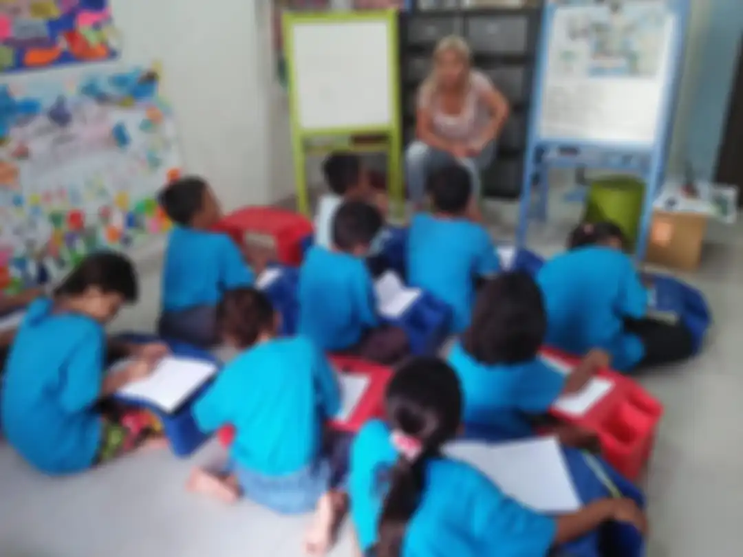 Felicia Hutapea Mengajar Bahasa Inggris