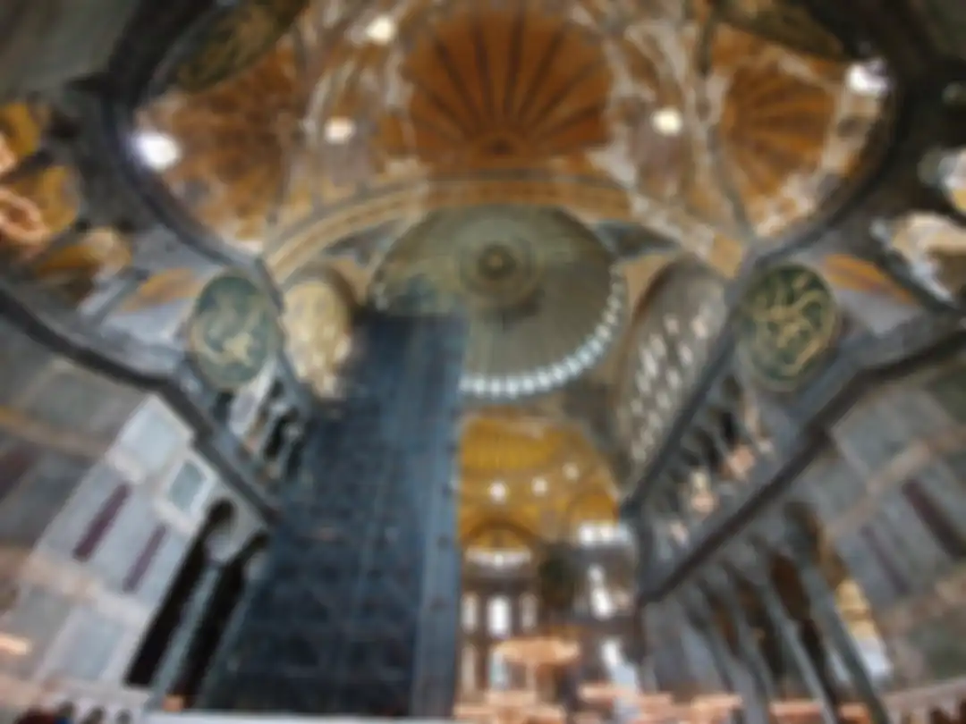 bagian dalam dari Hagia Sophia, salah satu destinasi andalan Turki. Sejak 1935 hingga kini, Pemerintah Turki menjadikan Hagia Sophia sebagai museum.
